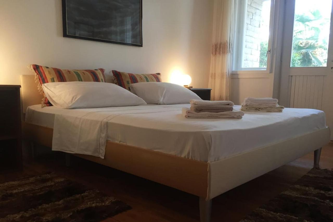 Domic ,Two Bedrooms Whit Large Terrace Njivice Extérieur photo
